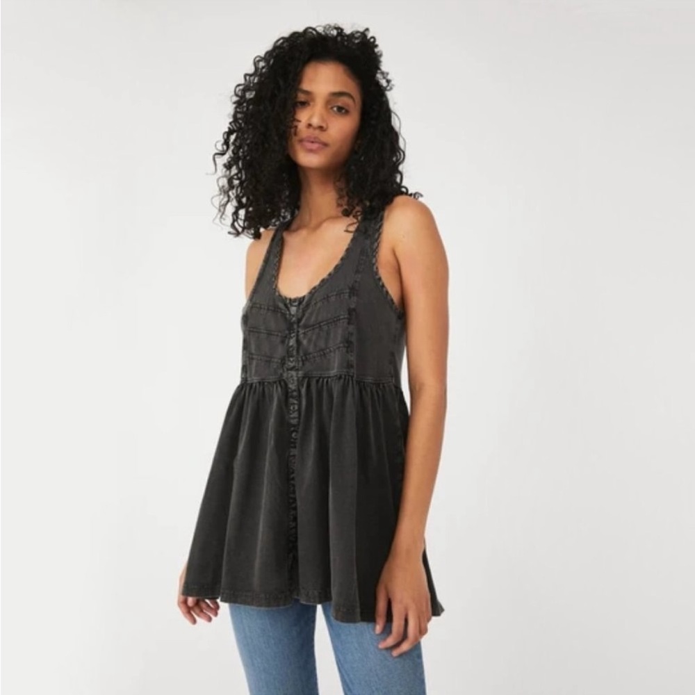 Chic Charcoal Tunic with Lace Detail - Picture 2 of 16